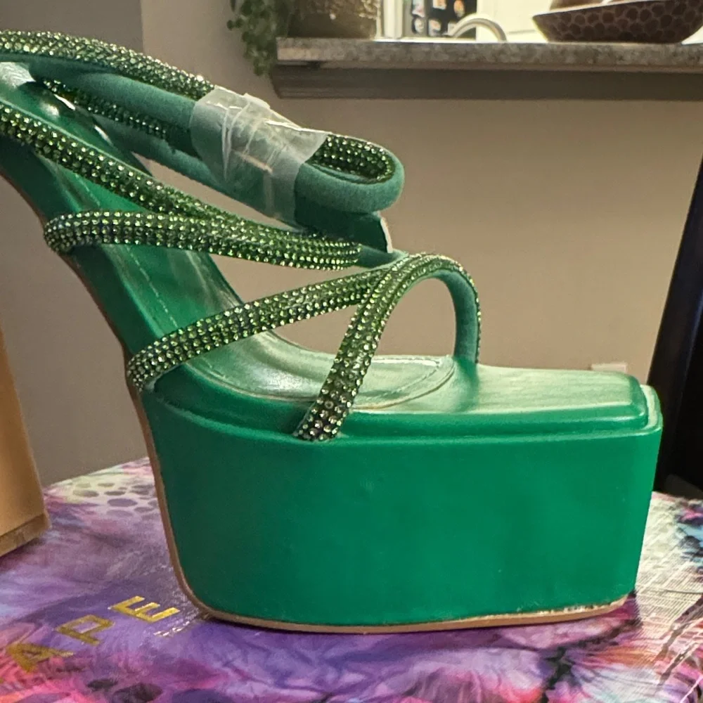 Cape Robbin 🔥Elegant Green Strappy Platform Heels SIZE 7 ✅ BRAND NEW IN BOX